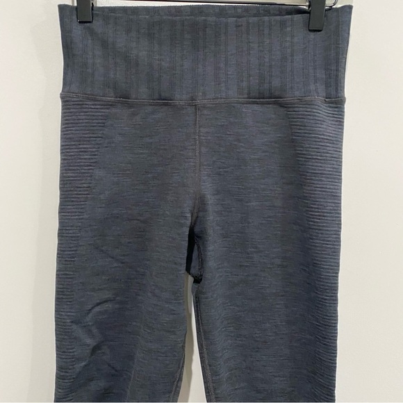 ATHLETA Halasana Seamless 7/8 Tight Size Medium Charcoal Gray - Picture 4 of 10